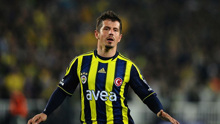 ISTANBUL, TURKEY - MARCH 17: Emre Belozoglu of Fenerbahce SK in action during the Turkish Spor Toto Super Lig match between Fenerbahce SK and Galatasaray AS held on March 17, 2012 at the Sukru Saracoglu Stadium in Istanbul, Turkey. (Photo by Mustafa Ozer/EuroFootball/Getty Images) ISTANBUL, TURKEY - MARCH 17: Emre Belozoglu of Fenerbahce SK in action during the Turkish Spor Toto Super Lig match between Fenerbahce SK and Galatasaray AS held on March 17, 2012 at the Sukru Saracoglu Stadium in Istanbul, Turkey. (Photo by Mustafa Ozer/EuroFootball/Getty Images)