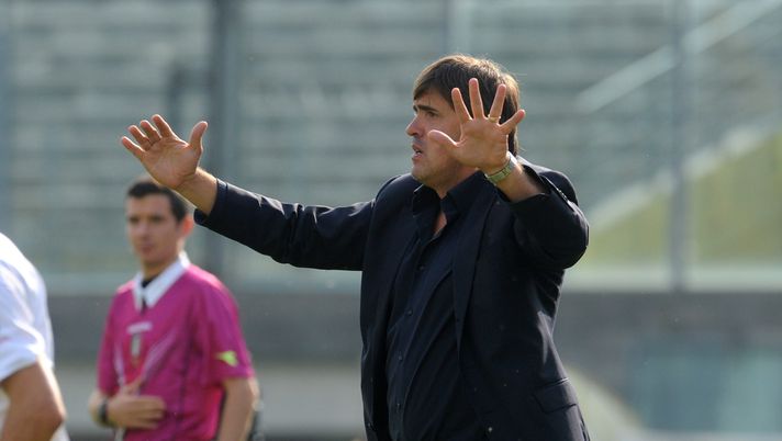 BRESCIA, ITALY - OCTOBER 06: Coach Alessandro Calori of Brescia gestures during the Serie B match between Brescia and Virtus Lanciano at Mario Rigamonti Stadium on October 6, 2012 in Brescia, Italy. (Photo by Dino Panato/Getty Images) BRESCIA, ITALY - OCTOBER 06: Coach Alessandro Calori of Brescia gestures during the Serie B match between Brescia and Virtus Lanciano at Mario Rigamonti Stadium on October 6, 2012 in Brescia, Italy. (Photo by Dino Panato/Getty Images)
