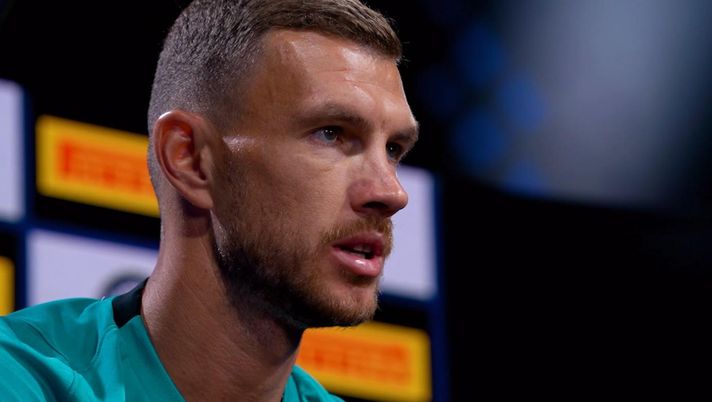 Dzeko e il retroscena Milan: “Documenti già pronti: ecco perché l’affare saltò” Dzeko e il retroscena Milan: “Documenti già pronti: ecco perché l’affare saltò” - immagine 1