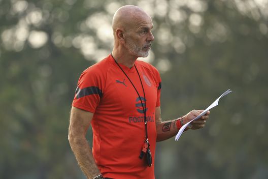 Stefano Pioli (allenatore AC Milan), qui durante una seduta di allenamento a Milanello | Milan News (Getty Images)