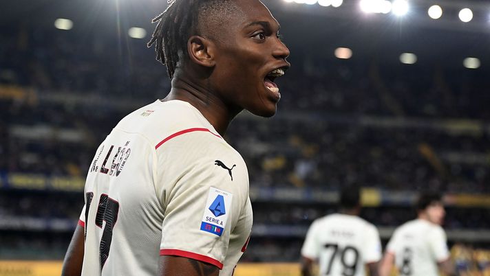 VERONA, ITALY - MAY 08: Rafael Leao of AC Milan celebrates during the Serie A match between Hellas Verona FC and AC Milan at Stadio Marcantonio Bentegodi on May 08, 2022 in Verona, Italy. (Photo by Alessandro Sabattini/Getty Images)