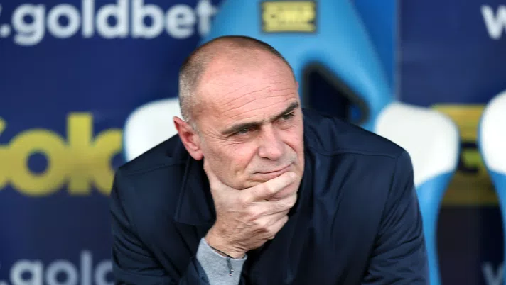 EMPOLI, ITALY - JANUARY 22: Giovanni Martusciello manager of Empoli FC looks on during the Serie A match between Empoli FC and Udinese Calcio at Stadio Carlo Castellani on January 22, 2017 in Empoli, Italy.  (Photo by Gabriele Maltinti/Getty Images)