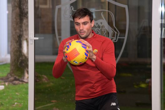 ROME, ITALY - JANUARY 11: AS Roma player Daniel Fuzato during a training session in the Gym at Centro Sportivo Fulvio Bernardini on January 11, 2022 in Rome, Italy. (Photo by Luciano Rossi/AS Roma via Getty Images) ROME, ITALY - JANUARY 11: AS Roma player Daniel Fuzato during a training session in the Gym at Centro Sportivo Fulvio Bernardini on January 11, 2022 in Rome, Italy. (Photo by Luciano Rossi/AS Roma via Getty Images)
