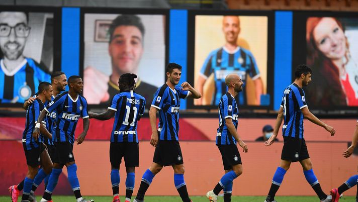 MILAN, ITALY - JULY 01:  Roberto Gagliardini of FC Internazionale celebrates after scoring the goal during the Serie A match between FC Internazionale and  Brescia Calcio at Stadio Giuseppe Meazza on July 1, 2020 in Milan, Italy.  (Photo by Claudio Villa - Inter/Inter via Getty Images)  MILAN, ITALY - JULY 01:  Roberto Gagliardini of FC Internazionale celebrates after scoring the goal during the Serie A match between FC Internazionale and  Brescia Calcio at Stadio Giuseppe Meazza on July 1, 2020 in Milan, Italy.  (Photo by Claudio Villa - Inter/Inter via Getty Images)