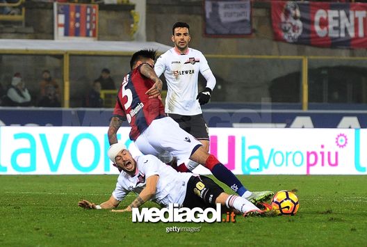 BOLOGNA, ITALY - NOVEMBER 20: Ilija Nestorovski # 30 of US Citta di Palermo in action  during the Serie A match between Bologna FC and US Citta di Palermo at Stadio Renato Dall'Ara on November 20, 2016 in Bologna, Italy.  (Photo by Mario Carlini / Iguana Press/Getty Images) 