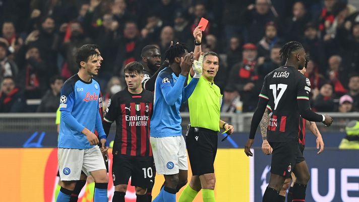 MILAN, ITALY - APRIL 12: Referee reacts during the UEFA Champions League quarterfinal first leg match between AC Milan and SSC Napoli at Giuseppe Meazza Stadium on April 12, 2023 in Milan, Italy. (Photo by Claudio Villa/AC Milan via Getty Images) milan napoli