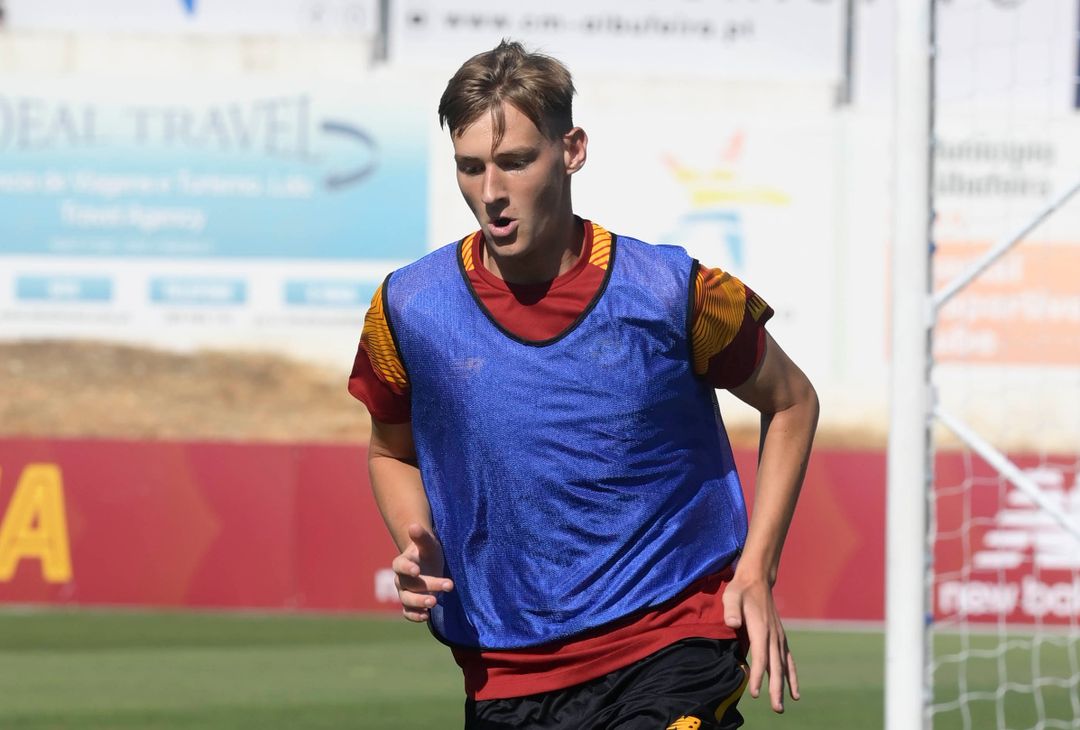 Ritiro Roma, allenamento pomeridiano: primo in gruppo per Dybala – FOTO GALLERY - immagine 37