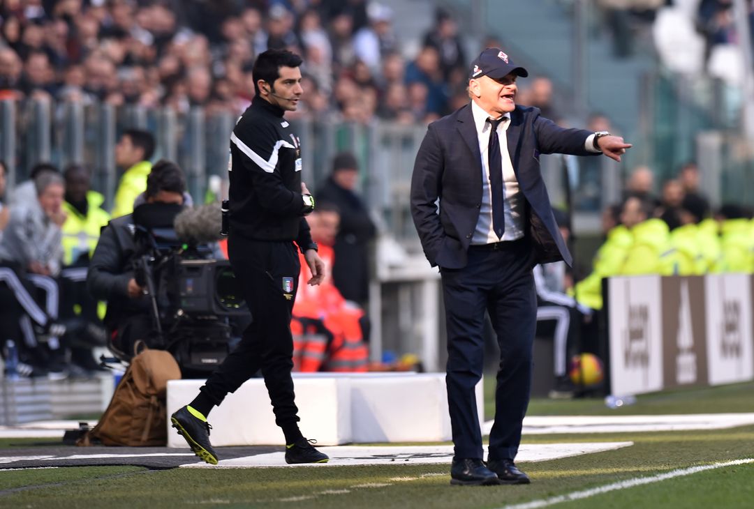  TURIN, ITALY - FEBRUARY 02: Head coach Giuseppe Iachini of Fiorentina issues instructions during the Serie A match between Juventus and  ACF Fiorentina at Allianz Stadium on February 02, 2020 in Turin, Italy. (Photo by Tullio M. Puglia/Getty Images) 