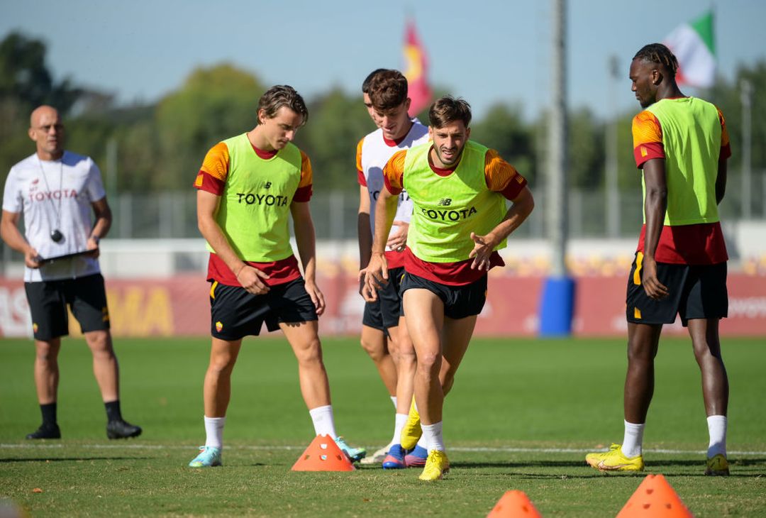 Mattinata di lavoro per la Roma in vista del Betis – FOTO GALLERY - immagine 12