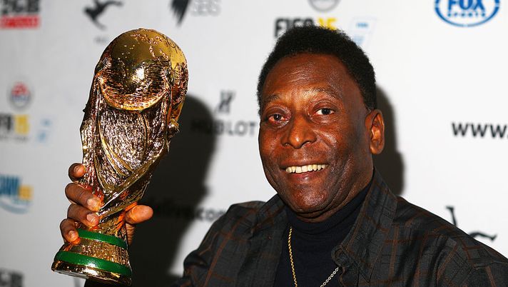 Brasile, Pelé ricoverato per insufficienza cardiaca: “O Rey” in stato confusionale  pelé