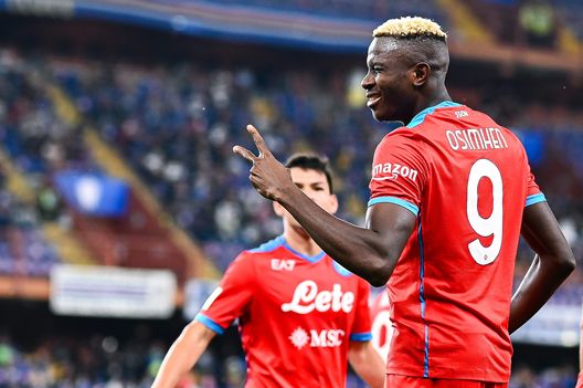 GENOA, ITALY - SEPTEMBER 23: Victor Osimhen of Napoli (R) celebrates with his team-mate Hirving Lozano after scoring his second goal during the Serie A match between UC Sampdoria and SSC Napoli at Stadio Luigi Ferraris on September 23, 2021 in Genoa, Italy. (Photo by Getty Images) GENOA, ITALY - SEPTEMBER 23: Victor Osimhen of Napoli (R) celebrates with his team-mate Hirving Lozano after scoring his second goal during the Serie A match between UC Sampdoria and SSC Napoli at Stadio Luigi Ferraris on September 23, 2021 in Genoa, Italy. (Photo by Getty Images)