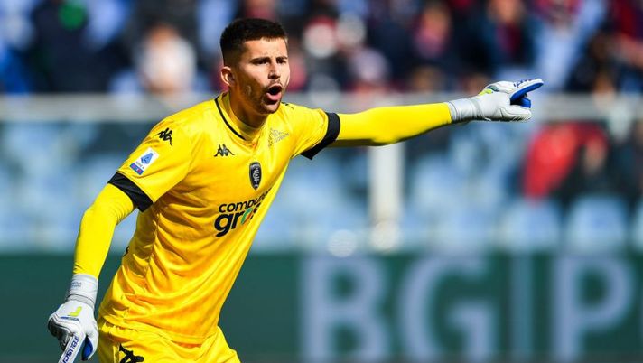 GENOA, ITALY - MARCH 6: Guglielmo Vicario of Empoli reacts during the Serie A match between Genoa CFC and Empoli FC at Stadio Luigi Ferraris on March 6, 2022 in Genoa, Italy. (Photo by Getty Images) Voti fantacalcio: un 7 nell’Empoli! Destro come Bajrami, delude Pinamonti, che Vicario - immagine 1