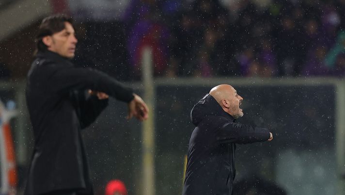 FLORENCE, ITALY - JANUARY 14: Head coach Vincenzo Italiano manager of ACF Fiorentina gestures during the Serie A TIM match between ACF Fiorentina and Udinese Calcio - Serie A TIM at Stadio Artemio Franchi on January 14, 2024 in Florence, Italy. (Photo by Gabriele Maltinti/Getty Images) Fiorentina-Udinese 2-2 / Parla Italiano: “Oggi l’Udinese meglio di noi…” - immagine 1