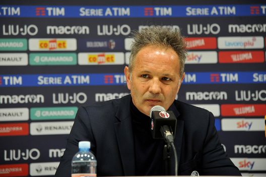 Sinisa Mihajlovic in conferenza stampa (foto: Getty Images) 