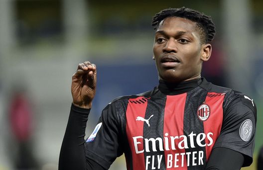  Rafael Leao (attaccante AC Milan) esulta per il suo gol in Parma-Milan 1-3 (Serie A 2020-2021) | News (Getty Images) 