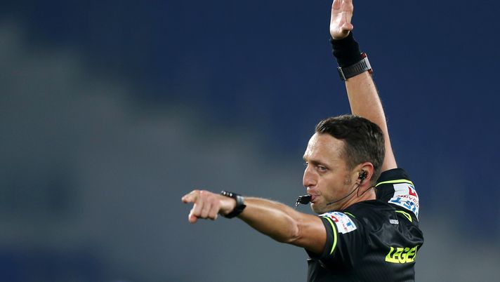 ROME, ITALY - DECEMBER 17: Referee Rosario Abisso gives instructions during the Serie A match between AS Roma and Torino FC at Stadio Olimpico on December 17, 2020 in Rome, Italy. The match will be played without fans, behind closed doors as a Covid-19 precaution. (Photo by Paolo Bruno/Getty Images) Atalanta-Torino, i granata incontrano Abisso per la 13^ volta: i precedenti - immagine 1