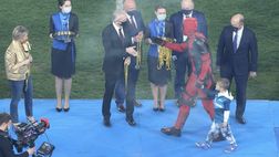 Russia, alla festa per il titolo dello Zenit sale sul palco d’onore…Deadpool