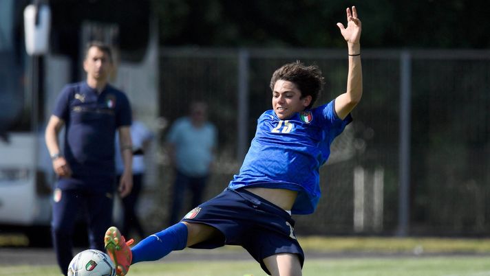 GRADISCA D'ISONZO, ITALY - JUNE 04: Samuele Vignato of Italy during the International Friendly match between Italy U18 and Austria U18 on June 04, 2021 in Gradisca d'Isonzo, Italy. (Photo by Getty Images/Getty Images) Samuele Vignato, esordio con infortunio nell’Under 19: adesso il derby è a rischio… - immagine 1