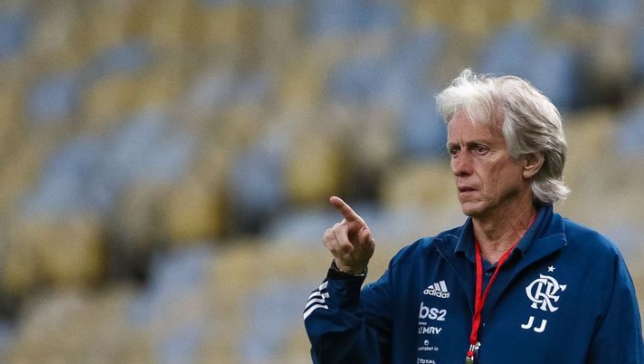 RIO DE JANEIRO, BRAZIL - JUNE 18: Head coach of Flamengo Jorge Jesus gestures during the match between Flamengo and Bangu as part of the Carioca State Championship at Maracana Stadium on June 18, 2020 in Rio de Janeiro, Brazil. The match is played behind closed doors and further precautionary measures against the coronavirus (COVID - 19) Pandemic. (Photo by Buda Mendes/Getty Images) 
