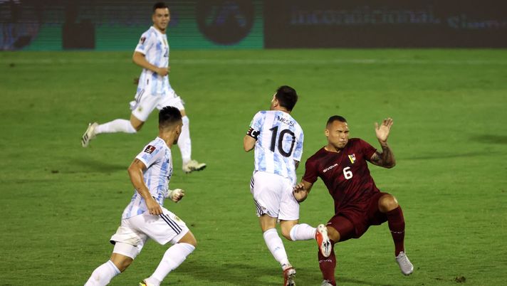 CARACAS, VENEZUELA - SEPTEMBER 02: Lionel Messi of Argentina reacts is fouled by Luis Martinez of Venezuela during a match between Venezuela and Argentina as part of South American Qualifiers for Qatar 2022 at Estadio Olimpico on September 02, 2021 in Caracas, Venezuela. (Photo by Miguel Gutiérrez-Pool/Getty Images) CARACAS, VENEZUELA - SEPTEMBER 02: Lionel Messi of Argentina reacts is fouled by Luis Martinez of Venezuela during a match between Venezuela and Argentina as part of South American Qualifiers for Qatar 2022 at Estadio Olimpico on September 02, 2021 in Caracas, Venezuela. (Photo by Miguel Gutiérrez-Pool/Getty Images)
