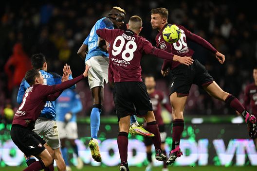 (Photo by Francesco Pecoraro/Getty Images) Salernitana-Napoli, la moviola: manca un rosso a Pirola. Gol di Di Lorenzo in tempo- immagine 2