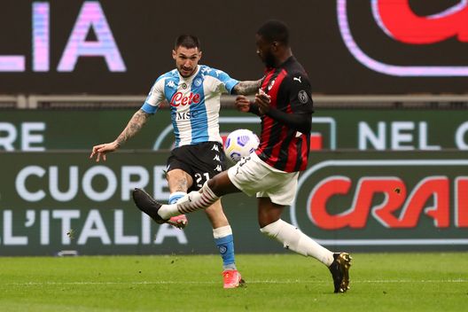 Tomori e Politano durante Milan-Napoli Tomori e Politano durante Milan-Napoli