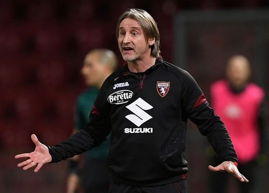 BENEVENTO, ITALY - JANUARY 22: Davide Nicola, Head coach of Torino reacts during of the Serie A match between Benevento Calcio and Torino FC  at Stadio Ciro Vigorito on January 22, 2021 in Benevento, Italy. (Photo by Francesco Pecoraro/Getty Images) 