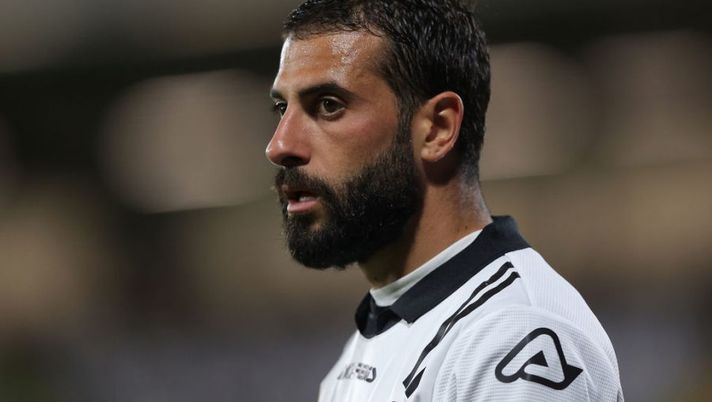 LA SPEZIA, ITALY - APRIL 30: Daniele Verde of Spezia Calcio looks on during the Serie A match between Spezia Calcio and SS Lazio at Stadio Alberto Picco on April 30, 2022 in La Spezia, Italy. (Photo by Gabriele Maltinti/Getty Images) Spezia, Verde torna in gruppo ma non è al top. I tempi di recupero per Ferrer e Amian - immagine 1