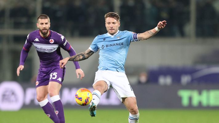 FLORENCE, ITALY - FEBRUARY 05: Ciro Immobile of SS Lazio in action during the Serie A match between ACF Fiorentina and SS Lazio at Stadio Artemio Franchi on February 5, 2022 in Florence, Italy. (Photo by Gabriele Maltinti/Getty Images) Dopo l’Udinese, il Qatar blocca anche la Lazio. E mercoledì ci sono i viola - immagine 1