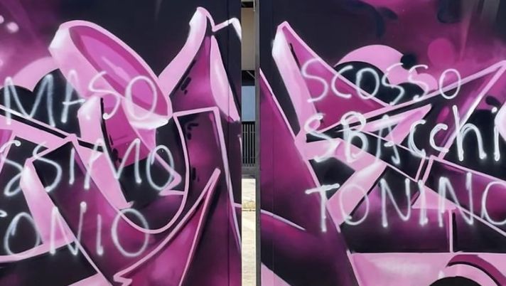 Palermo, imbrattato murales al Barbera. Il club: “Tre anni rovinati in pochi secondi” Palermo, imbrattato murales al Barbera. Il club: “Tre anni rovinati in pochi secondi” - immagine 1