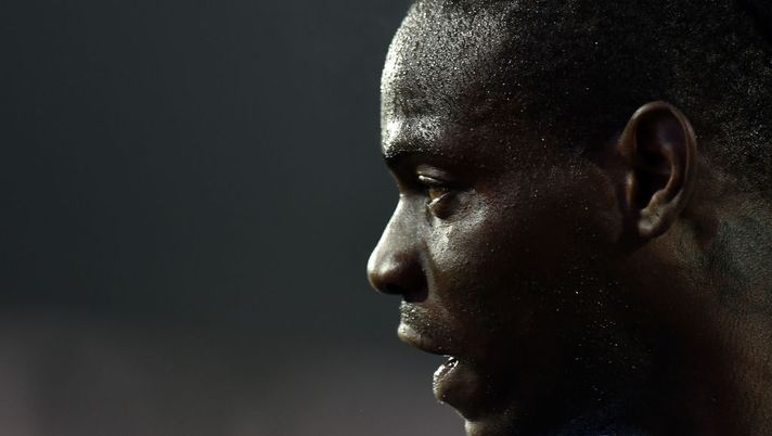 BRESCIA, ITALY - DECEMBER 14: Mario Balotelli of Brescia looks on during the Serie A match between Brescia Calcio and US Lecce at Stadio Mario Rigamonti on December 14, 2019 in Brescia, Italy. (Photo by Tullio M. Puglia/Getty Images) BRESCIA, ITALY - DECEMBER 14: Mario Balotelli of Brescia looks on during the Serie A match between Brescia Calcio and US Lecce at Stadio Mario Rigamonti on December 14, 2019 in Brescia, Italy. (Photo by Tullio M. Puglia/Getty Images)