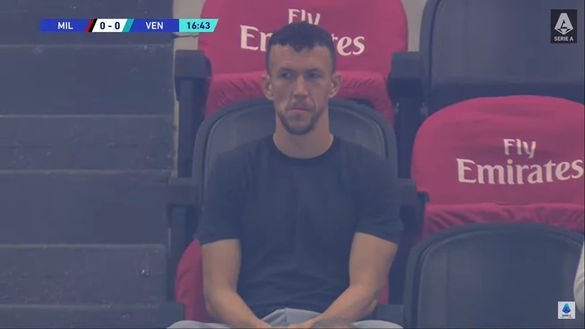 Ivan Perisic assiste al match tra Milan e Venezia Ivan Perisic assiste al match tra Milan e Venezia