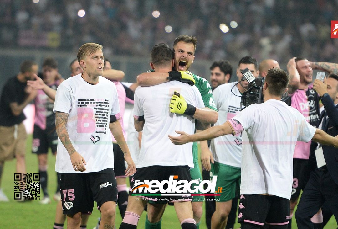 FOTO Palermo in Serie B, i festeggiamenti dei rosanero al Renzo Barbera (Gallery) - immagine 64