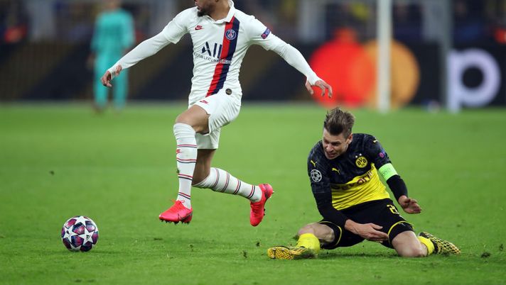 DORTMUND, GERMANY - FEBRUARY 18: Lukas Piszczek of Dortmund is challenged by Layvin Kurzawa of Paris Saint-Germain during the UEFA Champions League round of 16 first leg match between Borussia Dortmund and Paris Saint-Germain at Signal Iduna Park on February 18, 2020 in Dortmund, Germany. (Photo by Alex Grimm/Getty Images) DORTMUND, GERMANY - FEBRUARY 18: Lukas Piszczek of Dortmund is challenged by Layvin Kurzawa of Paris Saint-Germain during the UEFA Champions League round of 16 first leg match between Borussia Dortmund and Paris Saint-Germain at Signal Iduna Park on February 18, 2020 in Dortmund, Germany. (Photo by Alex Grimm/Getty Images)