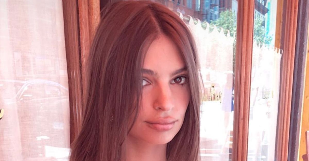 Emily Ratajkowski è della Roma e veste la maglia numero 10 – FOTO