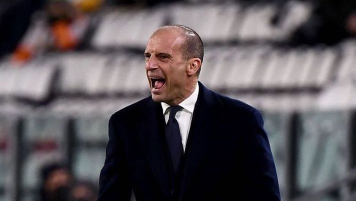 Juventus' Italian head coach Massimiliano Allegri reacts during the Italian Serie A football match between Juventus and Napoli at the Juventus stadium in Turin on January 6, 2022. (Photo by Marco BERTORELLO / AFP) (Photo by MARCO BERTORELLO/AFP via Getty Images) Allegri: “Perché fuori de Ligt: debole dopo la gastroenterite! Dybala…” - immagine 1