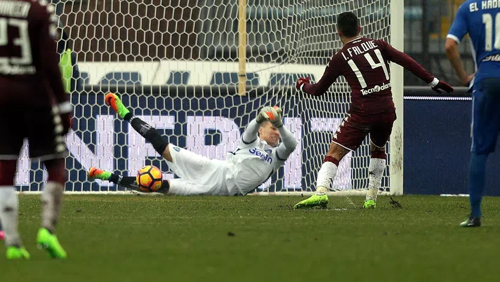 EMPOLI, ITALY - FEBRUARY 05: Iago Silva Falque of FC Torino misses a penalty during the Serie A match between Empoli FC and FC Torino at Stadio Carlo Castellani on February 5, 2017 in Empoli, Italy.  (Photo by Gabriele Maltinti/Getty Images)