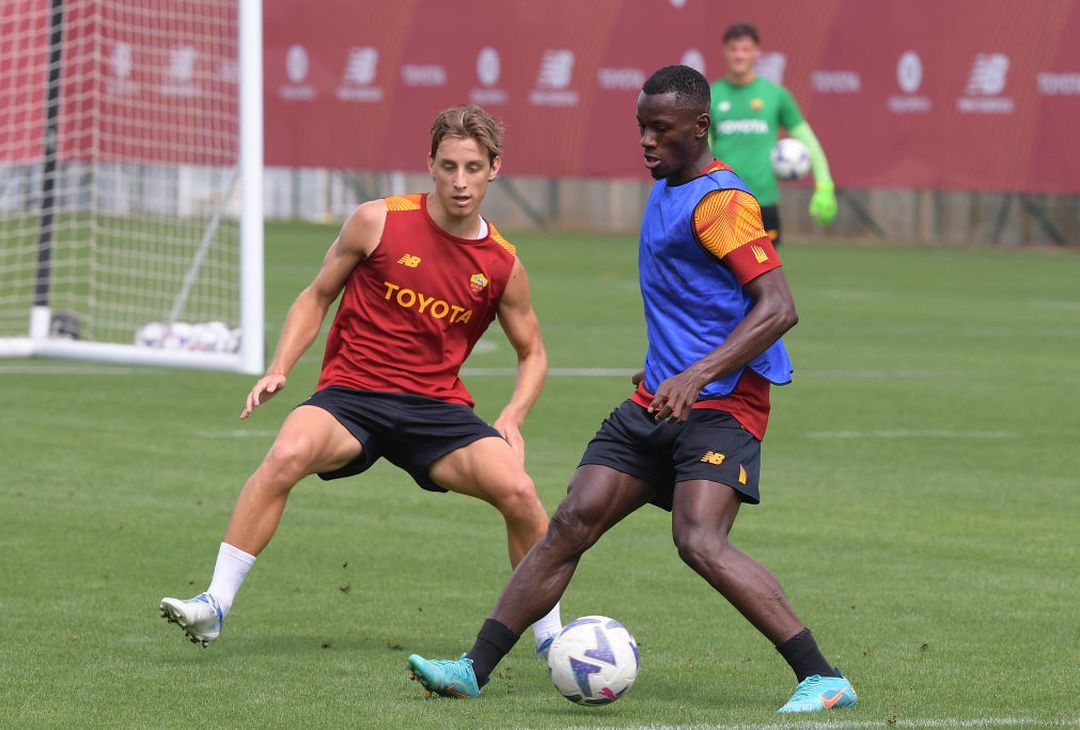 Trigoria, Roma in campo per la rifinitura in vista dell’Udinese – FOTO GALLERY - immagine 12