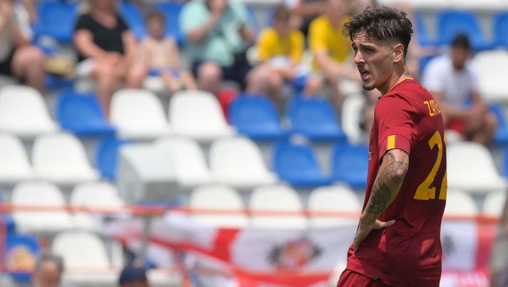 ALBUFEIRA, PORTUGAL - JULY 13: Nicolò Zaniolo of AS Roma during the friendly match between AS Roma and Sunderland at Albufeira Muncipal Stadium on July 13, 2022 in Albufeira, Portugal. (Photo by Fabio Rossi/AS Roma via Getty Images) Zaniolo, un gol tra le polemiche. Dybala in stand-by - immagine 1