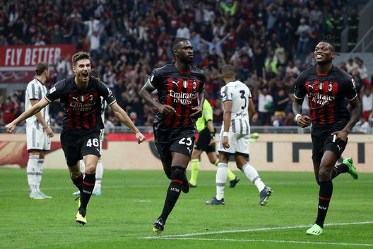 Fikayo Tomori (difensore AC Milan) esulta per il suo gol in Milan-Juventus 2-0 (Serie A 2022-2023) | News (Getty Images)
