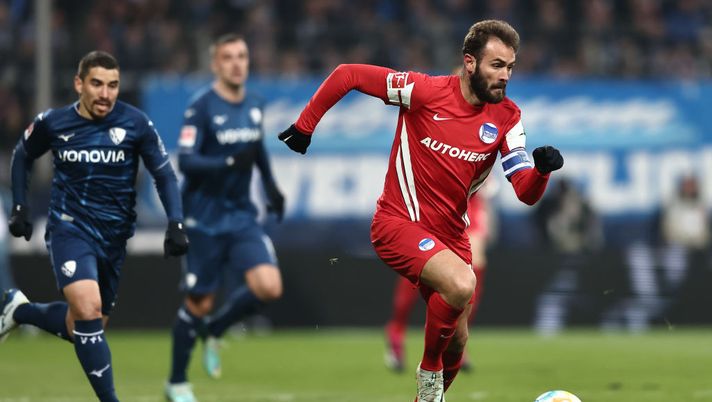 BOCHUM, GERMANY - JANUARY 21: Fredi Bobic, chairan sport of Hertha BSC Berlin looks on prior to the Bundesliga match between VfL Bochum 1848 and Hertha BSC at Vonovia Ruhrstadion on January 21, 2023 in Bochum, Germany. (Photo by Christof Koepsel/Getty Images) Hertha in lotta per non retrocedere e c’è il derby: Bobic “Dal mercato non arriverà il Messia” - immagine 1