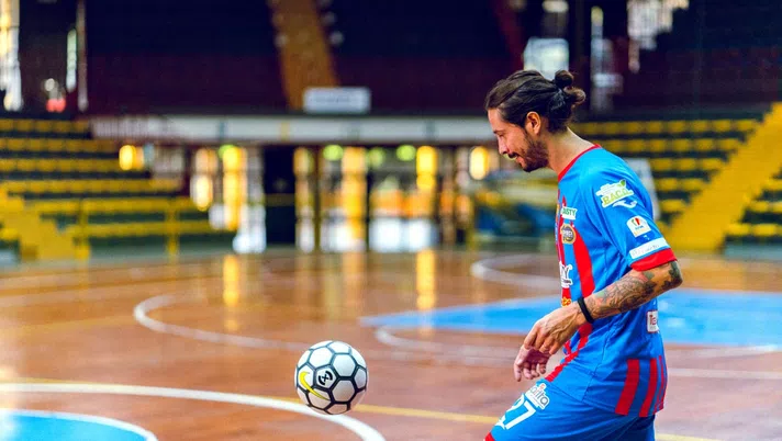 L'unica immagine di Biagianti in campo. Da solo