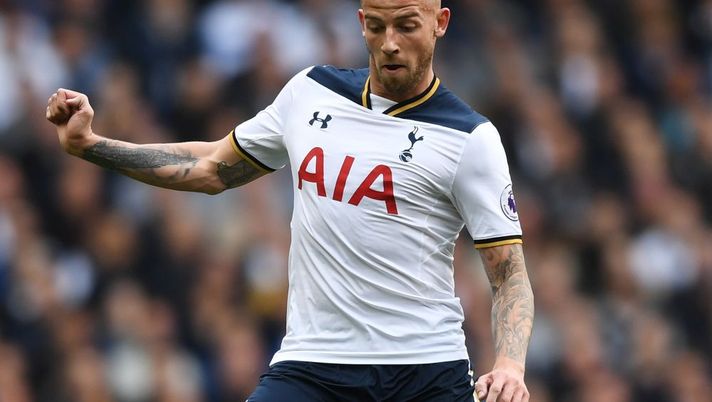 LONDON, ENGLAND - APRIL 30: Toby Alderweireld of Tottenham Hotspur in action during the Premier League match between Tottenham Hotspur and Arsenal at White Hart Lane on April 30, 2017 in London, England. (Photo by Shaun Botterill/Getty Images) LONDON, ENGLAND - APRIL 30: Toby Alderweireld of Tottenham Hotspur in action during the Premier League match between Tottenham Hotspur and Arsenal at White Hart Lane on April 30, 2017 in London, England. (Photo by Shaun Botterill/Getty Images)