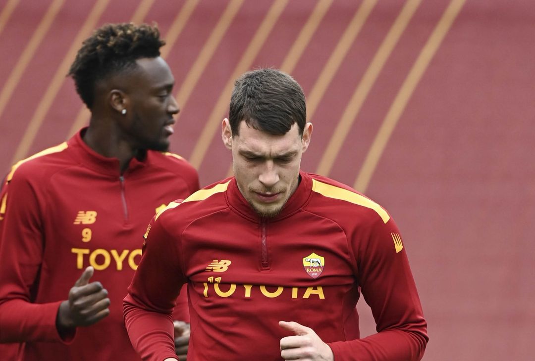 Roma, allenamento sotto la pioggia: Abraham in campo senza maschera – FOTO GALLERY- immagine 1