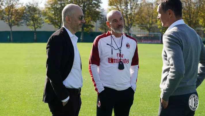 Ivan Gazidis e Paolo Maldini con Stefano Pioli a Milanello prima di Milan-Roma (credits: acmilan.com)