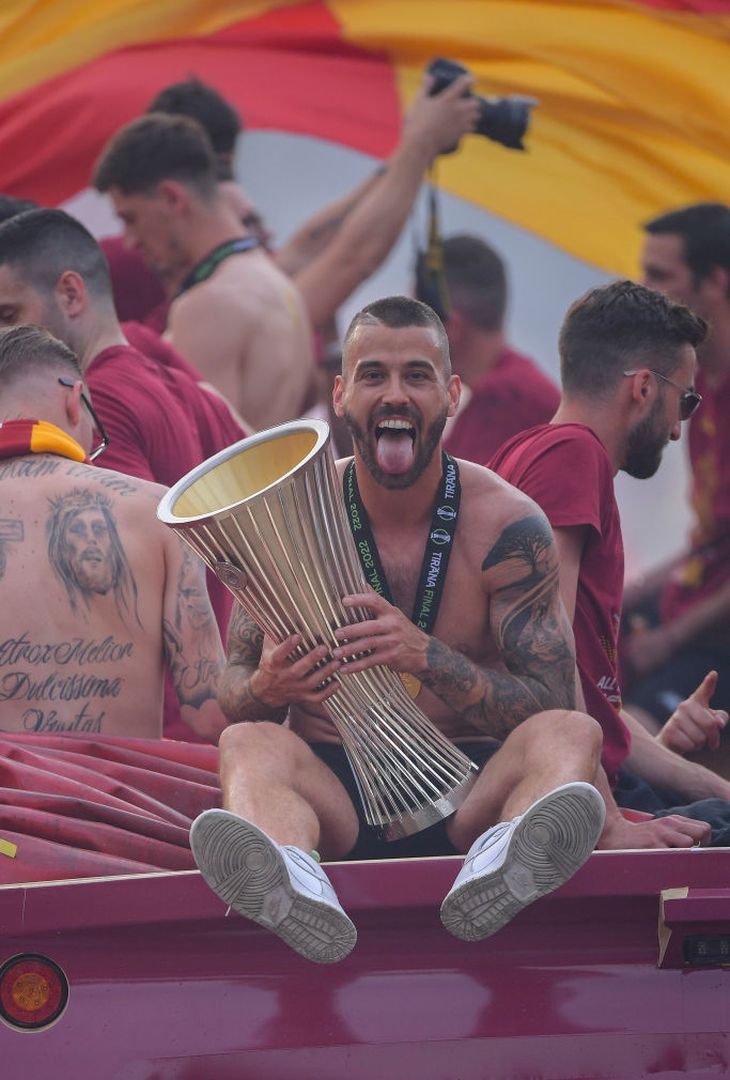 Roma, il popolo giallorosso in festa visto dal pullman della squadra – FOTO GALLERY - immagine 68