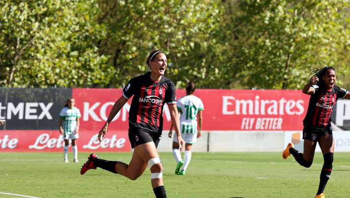 Valery Vigilucci (centrocampista AC Milan Femminile) esulta per il suo gol in Milan-Sassuolo 3-1 (Serie A Femminile 2022-2023) | News (Getty Images) Valery Vigilucci AC Milan Femminile Milan-Sassuolo 3-1 Serie A Femminile 2022-2023