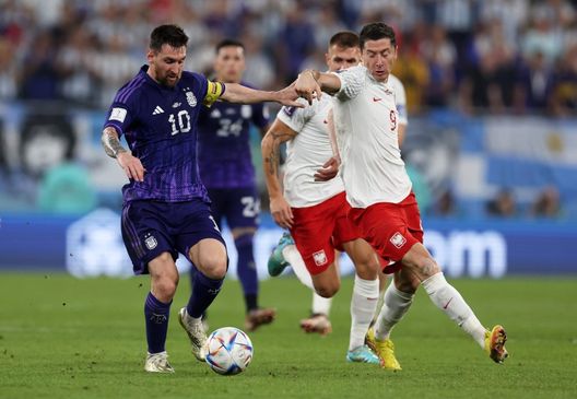 Getty Images Messi-Lewandowski, prima lo scontro poi il chiarimento. La cosa che più stupisce…- immagine 2