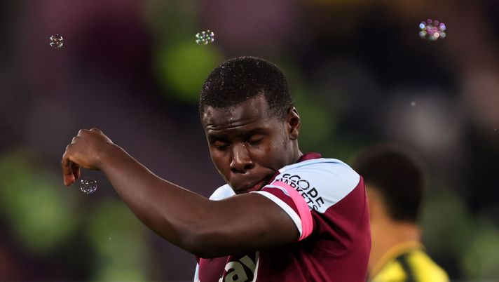 LONDON, ENGLAND - FEBRUARY 08: Kurt Zouma of West Ham United during the Premier League match between West Ham United and Watford at London Stadium on February 8, 2022 in London, United Kingdom. (Photo by Marc Atkins/Getty Images) La multa di Zouma svela il suo stipendio, i giocatori del West Ham potrebbero chiedere l’aumento - immagine 1