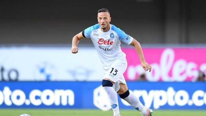 VERONA, ITALY - AUGUST 15: Amir Rrahmani of SSC Napoli in action during the Serie A match between Hellas Verona and SSC Napoli at Stadio Marcantonio Bentegodi on August 15, 2022 in Verona, italy. (Photo by Alessandro Sabattini/Getty Images) Napoli, dal ritorno di Kim alla gestione di Rrahmani: le prove di Spalletti in amichevole - immagine 1